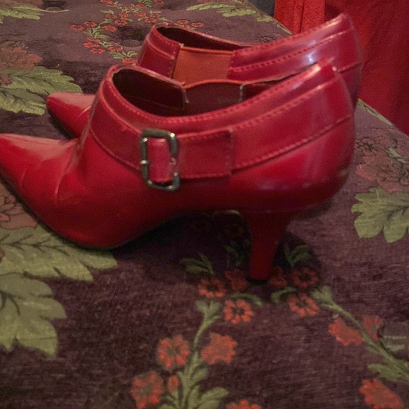 Red Bandolino patent leather shoe boots Size 5.5 - Picture 7 of 8